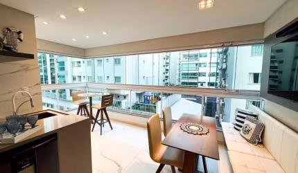 Lindo apartamento no coração da Meia Praia!
