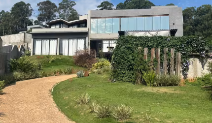 Casa em Condomínio com 3 suítes em Condomínio Quintas da Boa Vista por R$1.850.000,00 na cidade de Atibaia/SP.