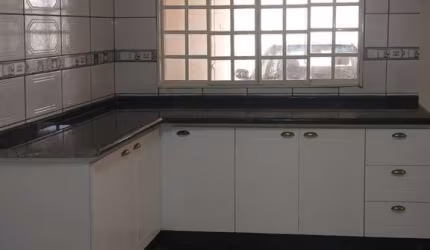 Casa com 3 quartos à venda na Bernardino Vasconcelos de Azevedo, 84, Conjunto Habitacional Alexandre Urbanas, Londrina por R$ 750.000