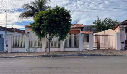 Casa com 4 quartos à venda na Pedro Peliser, 150, Centro, Ibiporã por R$ 590.000
