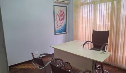 Sala comercial para alugar na Avenida Rio de Janeiro, 949, Centro, Londrina por R$ 800