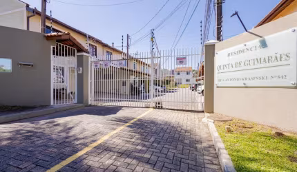 Excelente Sobrado em condomínio no Orleans.