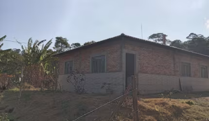 Vende-se linda chácara em Sobrado, Monsenhor Izidro.