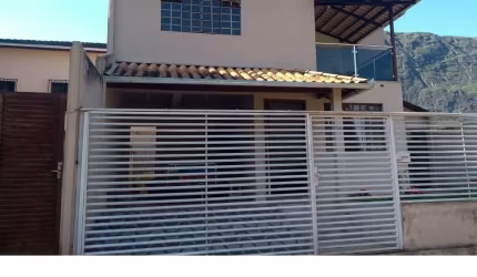 Vende-se linda casa no bairro Inconfidentes