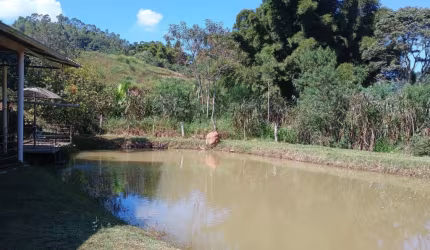 Vende-se uma chácara