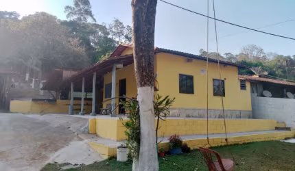Vende-se bela chácara em Conselheiro Lafaiete