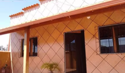 Vendem-se 2 casas no centro de Ouro Branco