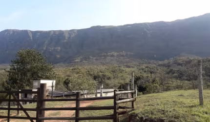 Vende-se terreno rural no pé da serra de Ouro Branco, dentro da cidade.