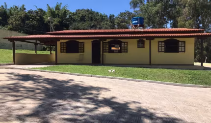 Vende-se lindo sitio em Conselheiro Lafaiete
