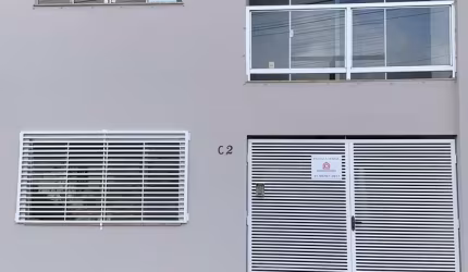 Vende-se casa geminada