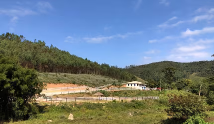 Vende-se bela Fazenda  em Senhora de Oliveira