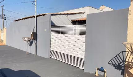 VENDO CASA REFORMADA - VÁRZEA GRANDE