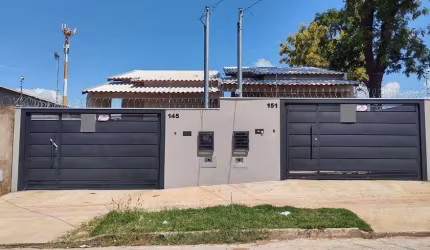 Linda casa com 3 quartos e espaço de terreno
