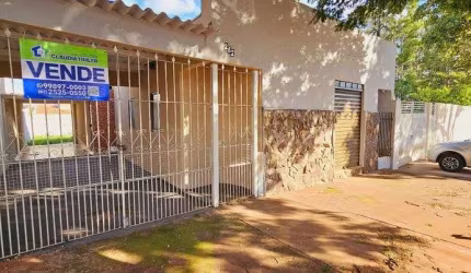 Casa com salão comercial