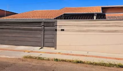 Casa térrea espaçosa com gourmet e piscina.