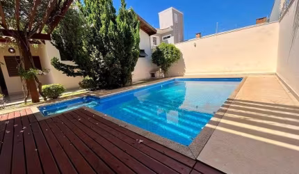 Encantadora Casa com 3 Suítes e Área de Lazer Completa