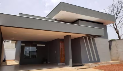 Rita Vieira - Imóvel Aconchegante com Suíte Master, Espaço para Piscina e Garagem Ampla