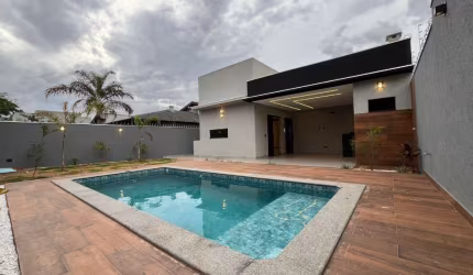 Linda Casa Térrea de Alto Padrão no Rita Vieira
