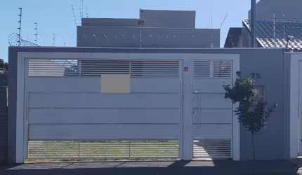 Ótima casa com 3 três quartos e planejados