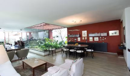 Casa tipo para venda com 5 quartos, sendo 5 suítes, 330m²
