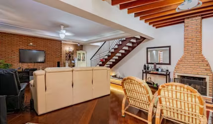 Sobrado para venda com 3 quartos, sendo 1 suíte, 250m²