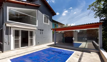 Casa em condomínio para venda com 3 quartos, sendo 3 suítes, 268m²
