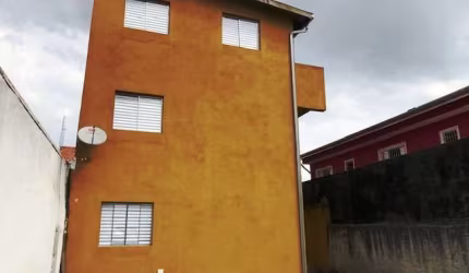 Casa tipo para locação com 2 quartos, sendo 1 suíte, 70m²