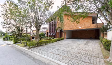 Casa em condomínio para venda e locação com 3 quartos, sendo 3 suítes, 425m²