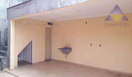 Sobrado com 03 dormitóiros sendo 01 suíte , edícula e 02 vagas de garagem para venda