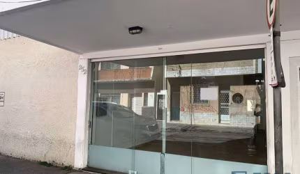 Ampla loja comercial com 48 m² à venda por R$ 300.000,00 ou disponível para aluguel por R$ 2.411,07/mês, localizada no Centro de Juiz de Fora/MG