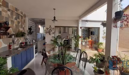 Casa com 5 quartos, 2 suítes à venda, 360 m² por R$ 790.000 - Industrial - Juiz de Fora/MG