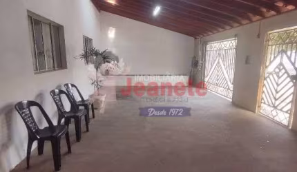 Oportunidade Monte das Oliveiras  4 dormitórios sendo 1 suíte .