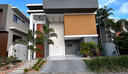 Casa Duplex no Condomínio Sunset Boulevard.