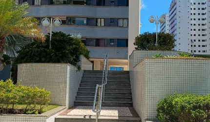 Excelente apartamento de 3 quartos, suíte, varanda, no Bairro de Armação