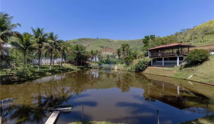 Sitio de 90.000m² em Comendar Levy Gasparian