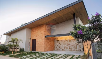 Casa Alto Padrão - 4 Suítes  São Pedro. - Residencial Alvim - Juiz de Fora