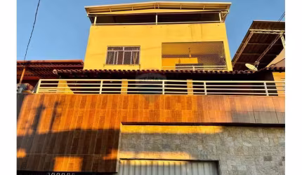 Casa de 3 quartos, 1 suíte, 1 vaga de garagem e área gourmet no Bairro de Lourdes