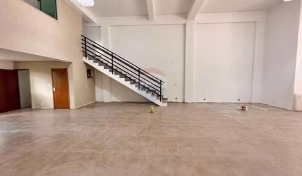 Ponto comercial Galpões para alugar em Juiz de Fora, MG. Área total construída útil e coberta total 130m².