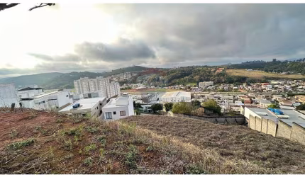 Transforme Seu Sonho em Realidade: Terreno à venda  no Via do Sol.