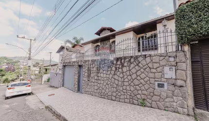 CASA A VENDA EM BOSQUE DOS PINHEIROS  - JUIZ DE FORA - MG