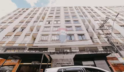 Apartamento de 2 quartos, com elevador, em rua plana, no Centro!