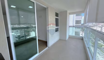 Apartamento para locação no Condomínio Saint Tropez com dois quartos e varanda gourmet na Avenida Rio Branco, Alto dos Passos, Juiz de Fora/MG