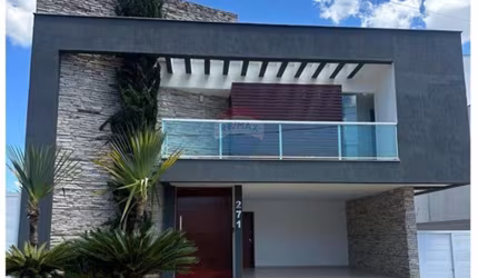 Excelente Casa Condomínio fechado com 4 quartos para locação