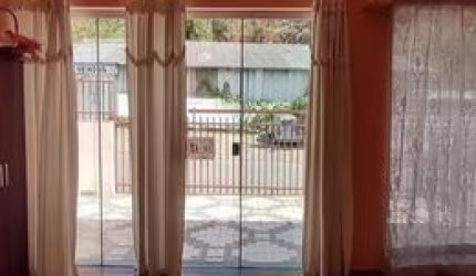 Casa com ponto comercial
