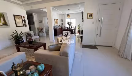 Casa Alto Padrão, em Local Super Agradável -Aceita Permuta por apto na região.
