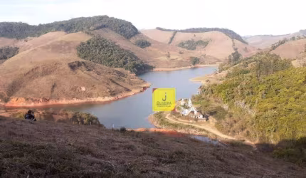 Terreno com 1.476m², em Dores do Paraibuna, em Santos Dumont-MG.