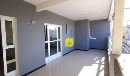 Excelente casa Tríplex, de 3 quartos e e mais uma kitnet de 1 quarto, com excelente acabamento, no Bairro Milho Branco.