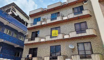 Apto de um quarto e sala com sacada e garagem no Centro