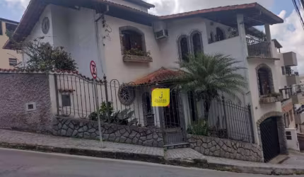 Casa tríplex com 3 dormitórios à venda, 224 m² por R$ 900.000 - Bairu - Juiz de Fora/MG