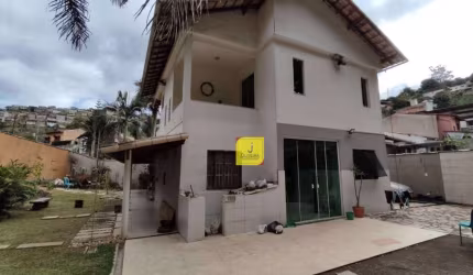 Excelente casa duplex de 4 quartos, no condomínio mais charmoso de toda a cidade, o Condomínio Tiguera (todo arborizado), no Bairro de Lourdes.